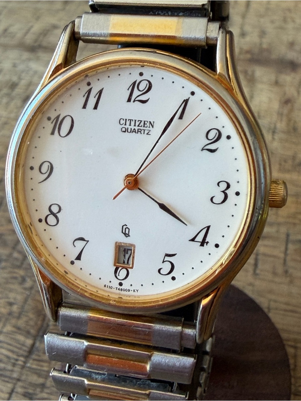 Vintage Citizen Two-Tone Gold and Silver Quartz Dress Watch with White Dial - Picture 2 of 7